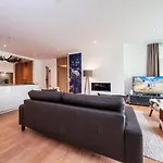 Luxury Davos Apt For 4 With Panorama Terrace & 5-Star Hotel Spa Access