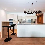 Luxury Davos Apt For 4 With Panorama Terrace & 5-Star Hotel Spa Access Davos