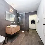 Luxury Davos Apt For 4 With Panorama Terrace & 5-Star Hotel Spa Access
