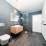 Luxury Davos Apt For 4 With Panorama Terrace & 5-Star Hotel Spa Access Apartman