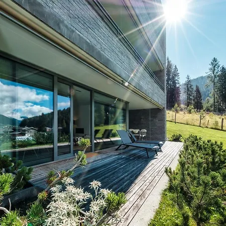 Luxury Davos Apt For 4 With Panorama Terrace & 5-Star Hotel Spa Access Apartman